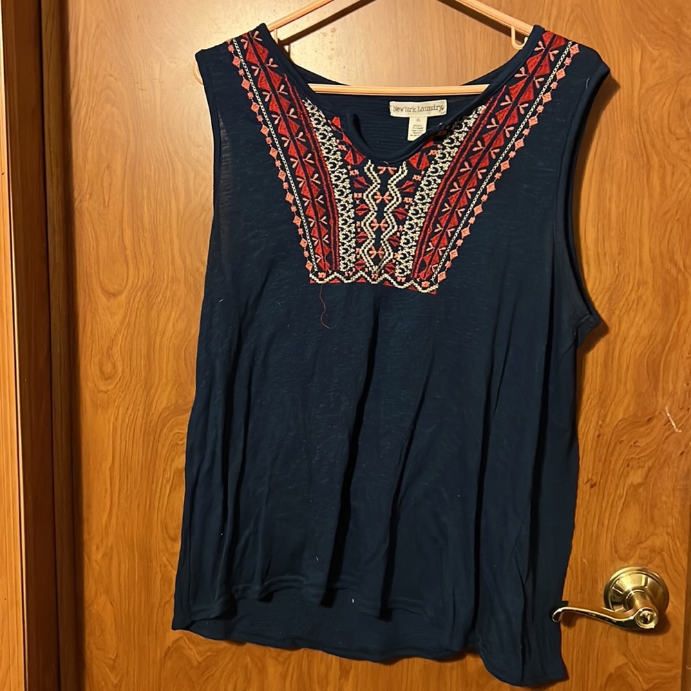 Fluttering blue with at Azteca design, New York, laundry tank top size xL